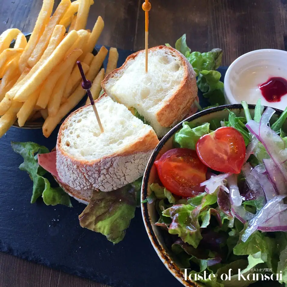 ANTIQUA TREE CAFE (11)