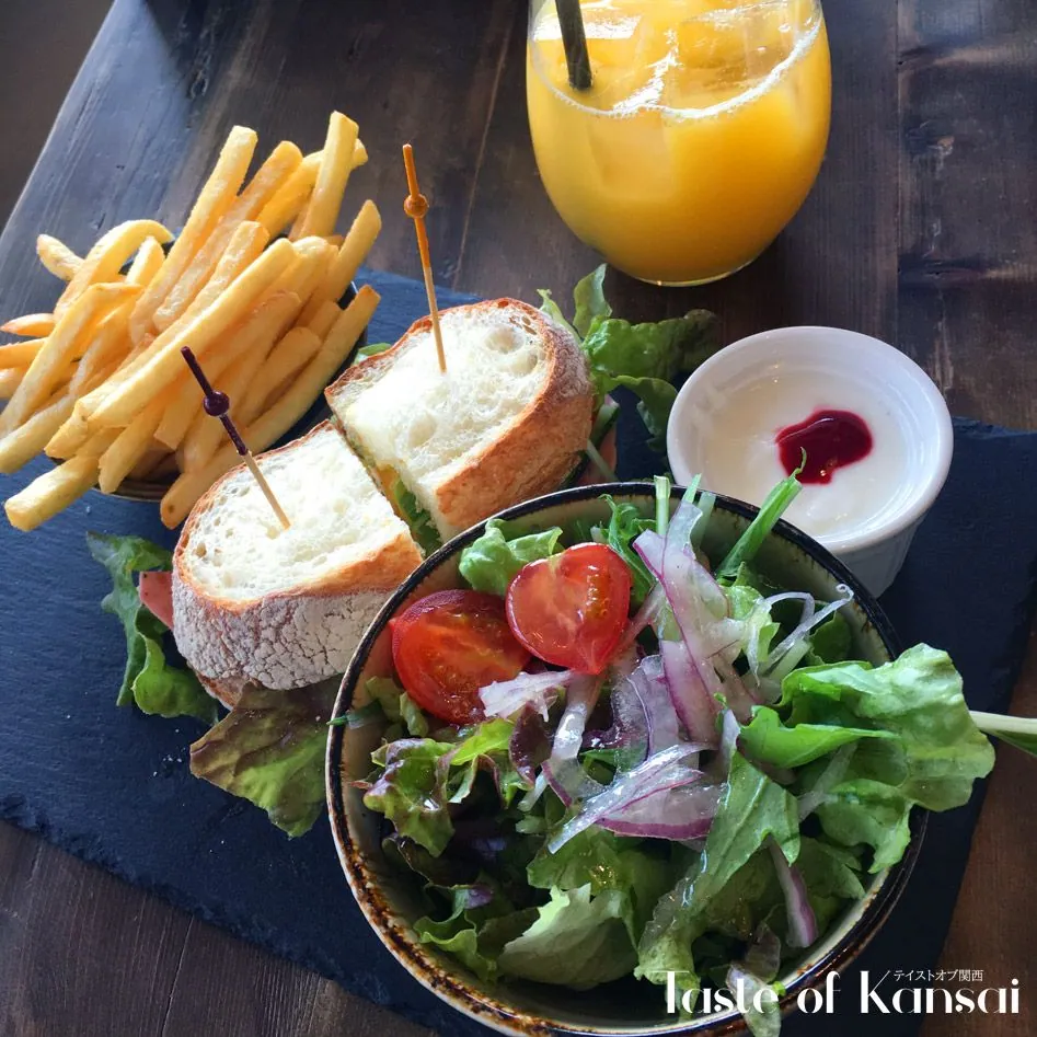 ANTIQUA TREE CAFE